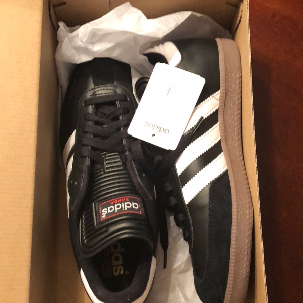 New Adidas Samba classic Sneakers.